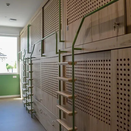 Bloom Bar & Garden אכסניה *