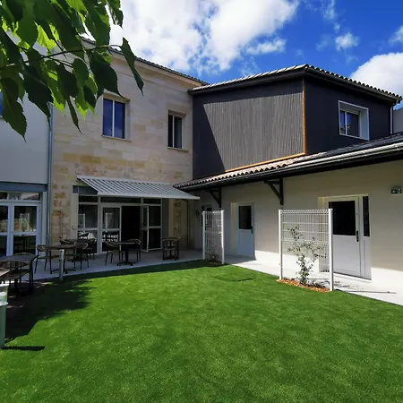 Bloom Bar&garden Hostel