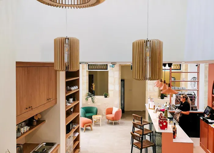 אכסניה Bloom Bar & Garden בורדו