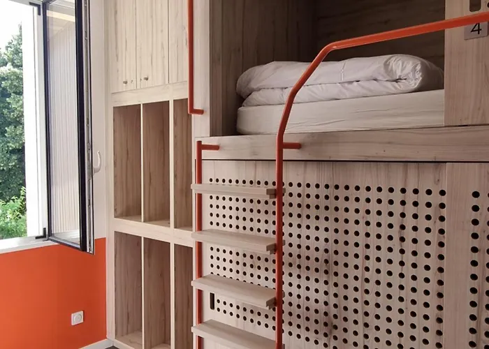 אכסניה Bloom Bar & Garden