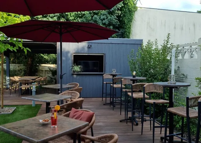 Hostel Bloom Bar&garden *