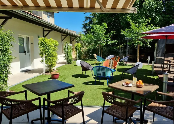 Bloom Bar&garden Hostel