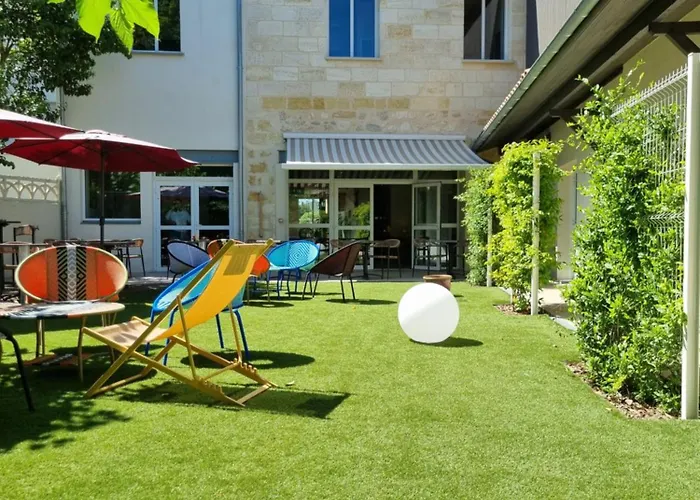 Bloom Bar & Garden אכסניה *