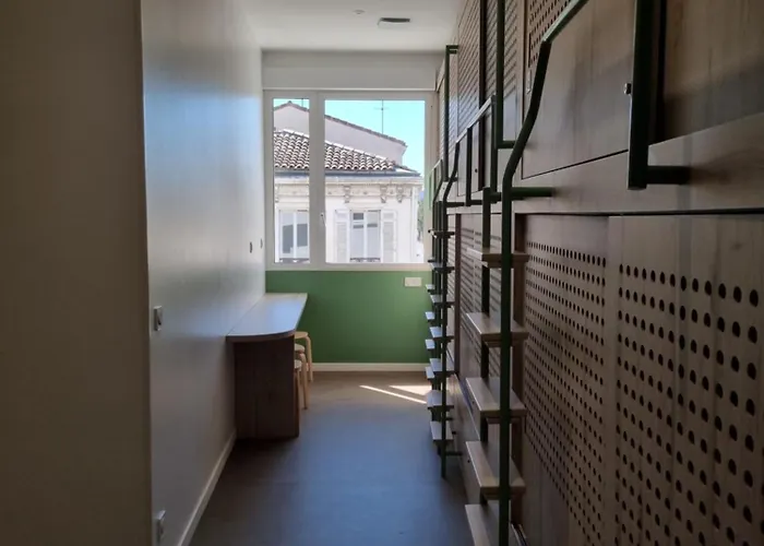 Hostel Bloom Bar & Garden *