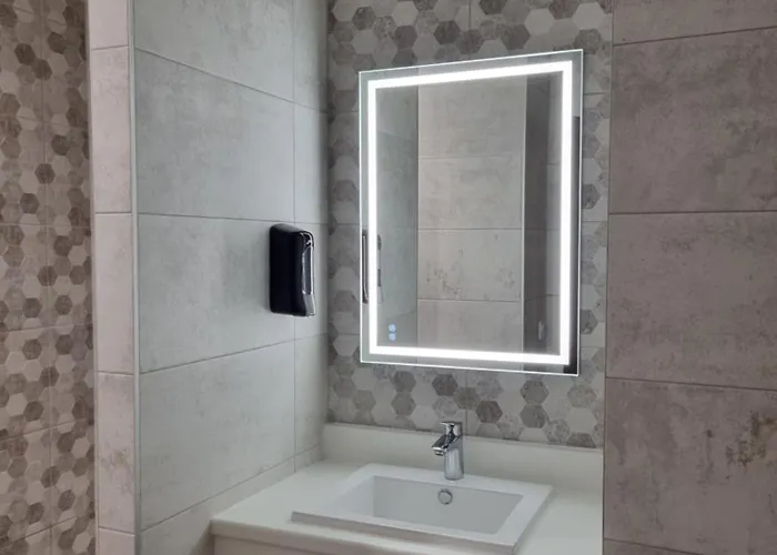 אכסניה Bloom Bar & Garden בורדו