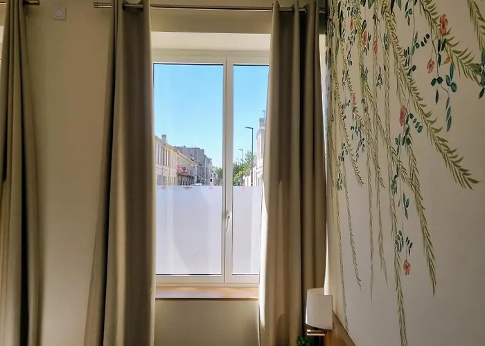 Bloom Bar & Garden Hostal *