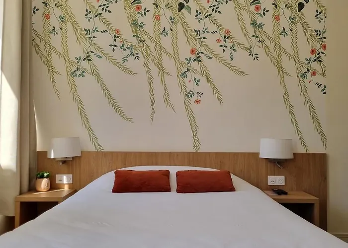 Hostel Bloom Bar & Garden *