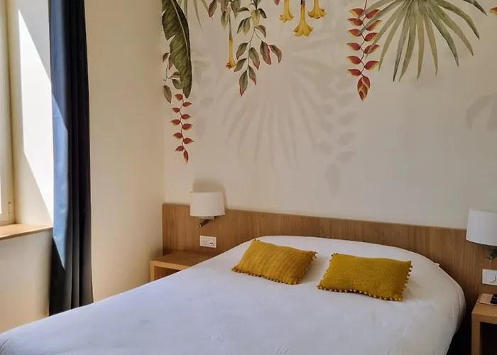 Bloom Bar & Garden Hostel Bordeaux