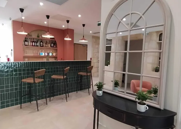 Bloom Bar & Garden Hostel *