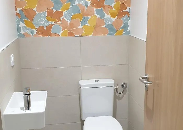 Bloom Bar & Garden אכסניה