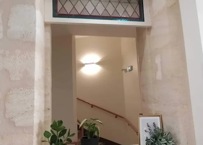 Bloom Bar & Garden 호스텔 *