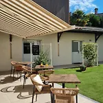Bloom Bar & Garden Hostel *