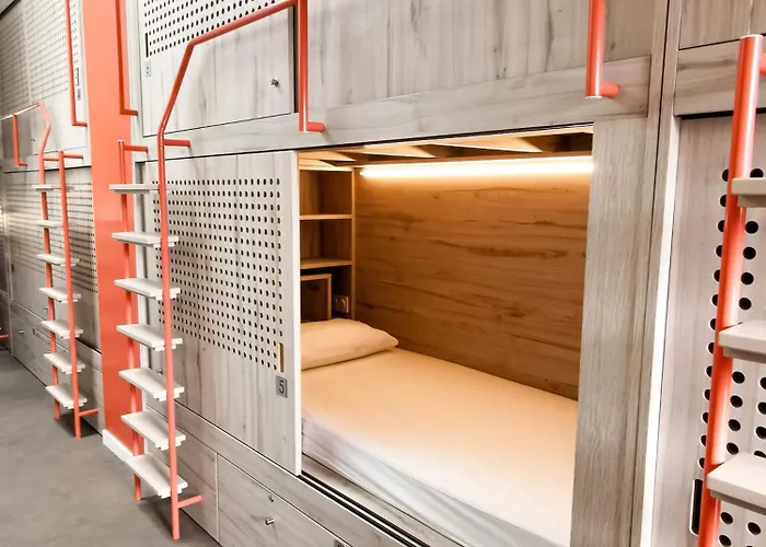 Bloom Bar & Garden Vandrarhem