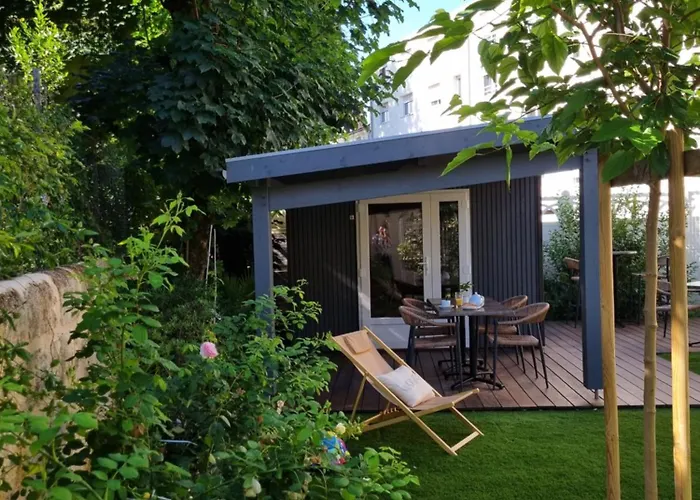 Vandrarhem Bloom Bar & Garden *