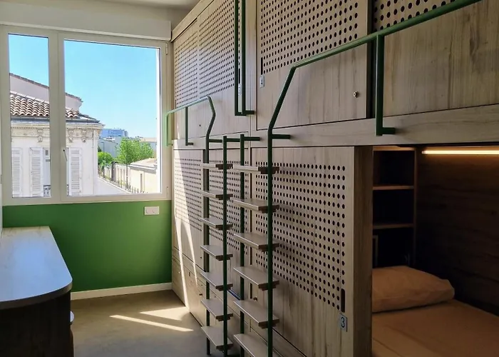 Bloom Bar & Garden Vandrarhem