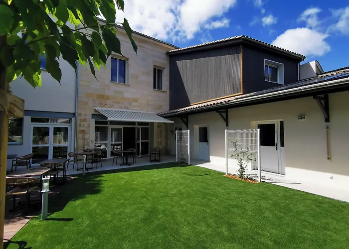 Bloom Bar & Garden Vandrarhem